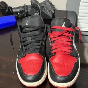 Jordan 1 low bred toe for sale.